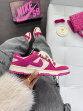 Nike SB Dunk Low - Off White/Pink
