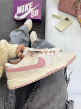 Nike SB Dunk Low - Off White/Flamingo