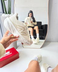 New Balance 1080 - Off White/Dourado