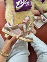 Nike SB Dunk Low - Rato/Rosa Bebê