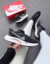 Nike Running EST 1972 - Preto/Nude