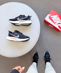 Nike Running EST 1972 - Preto/Nude