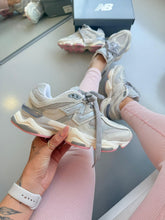 New Balance 9060 - Cinza/Rosa