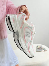 New Balance 530 - Branco/Rosa