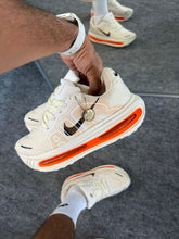 Nike Air Vomero - Off White/Laranja