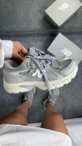 New Balance Retrô - Cinza