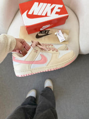 Nike SB Dunk Low - Off White/Rosa