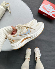 Nike Running EST 1972 - Off White/Ouro