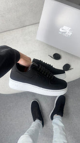 Nike Air Force - Preto/Nobuck