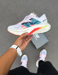 New Balance FuelCell C4 Elite - Branco/Laranja