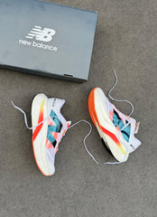 New Balance FuelCell C4 Elite - Branco/Laranja