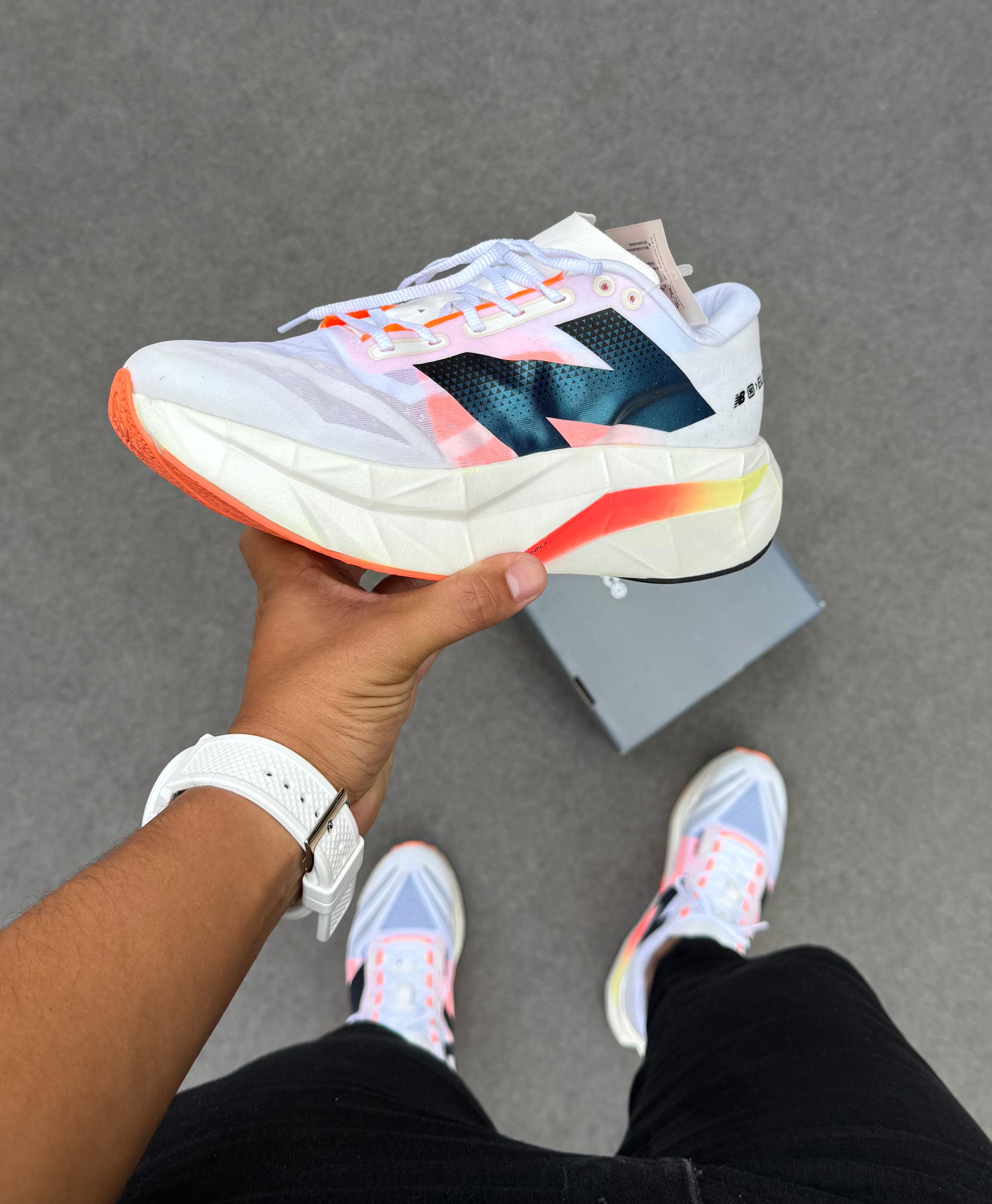 New Balance FuelCell C4 Elite - Branco/Laranja