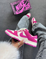 Nike SB Dunk Low - Off White/Pink