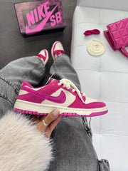 Nike SB Dunk Low - Off White/Pink