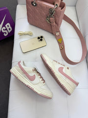 Nike SB Dunk Low - Off White/Flamingo
