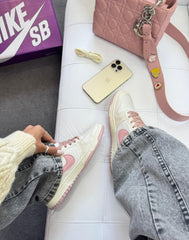 Nike SB Dunk Low - Off White/Flamingo