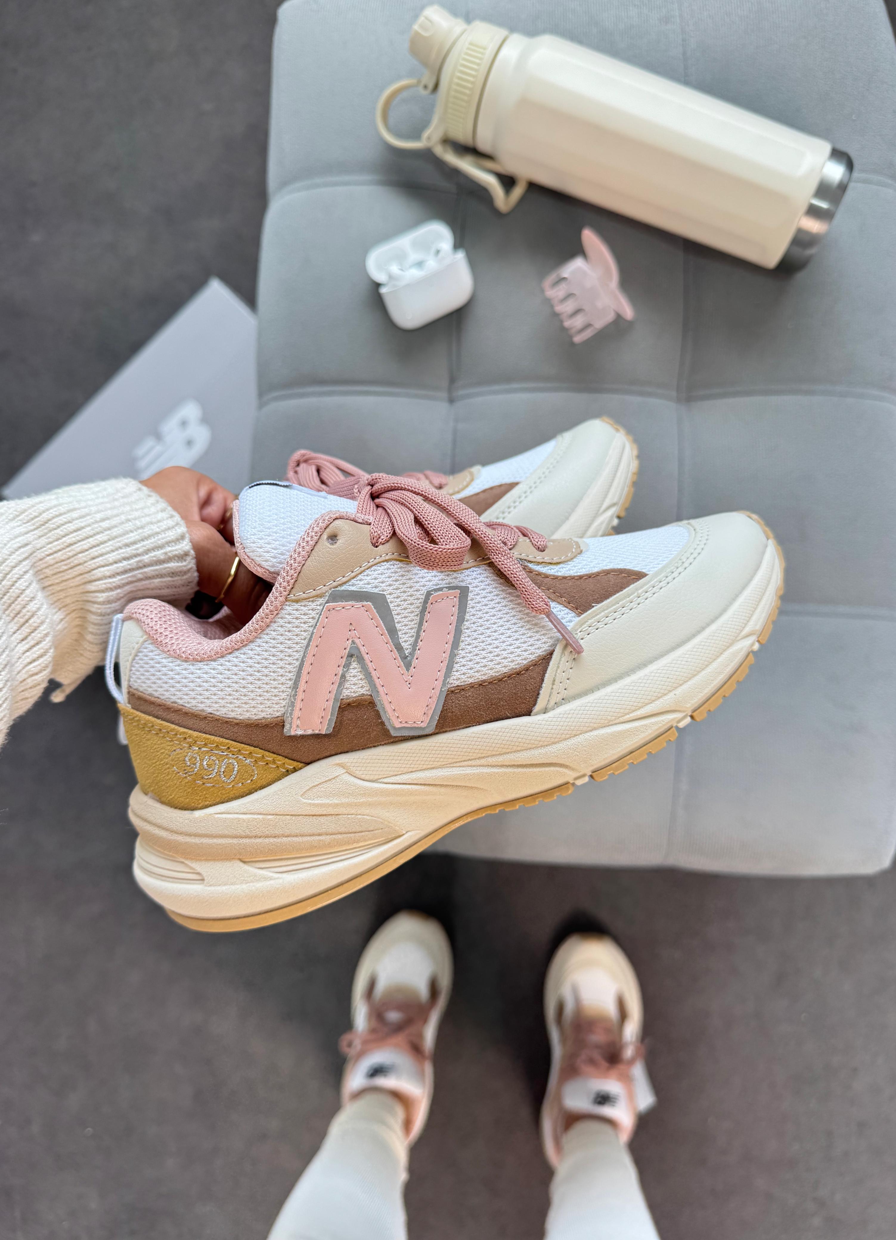 New Balance 990 - Branco/Rosê