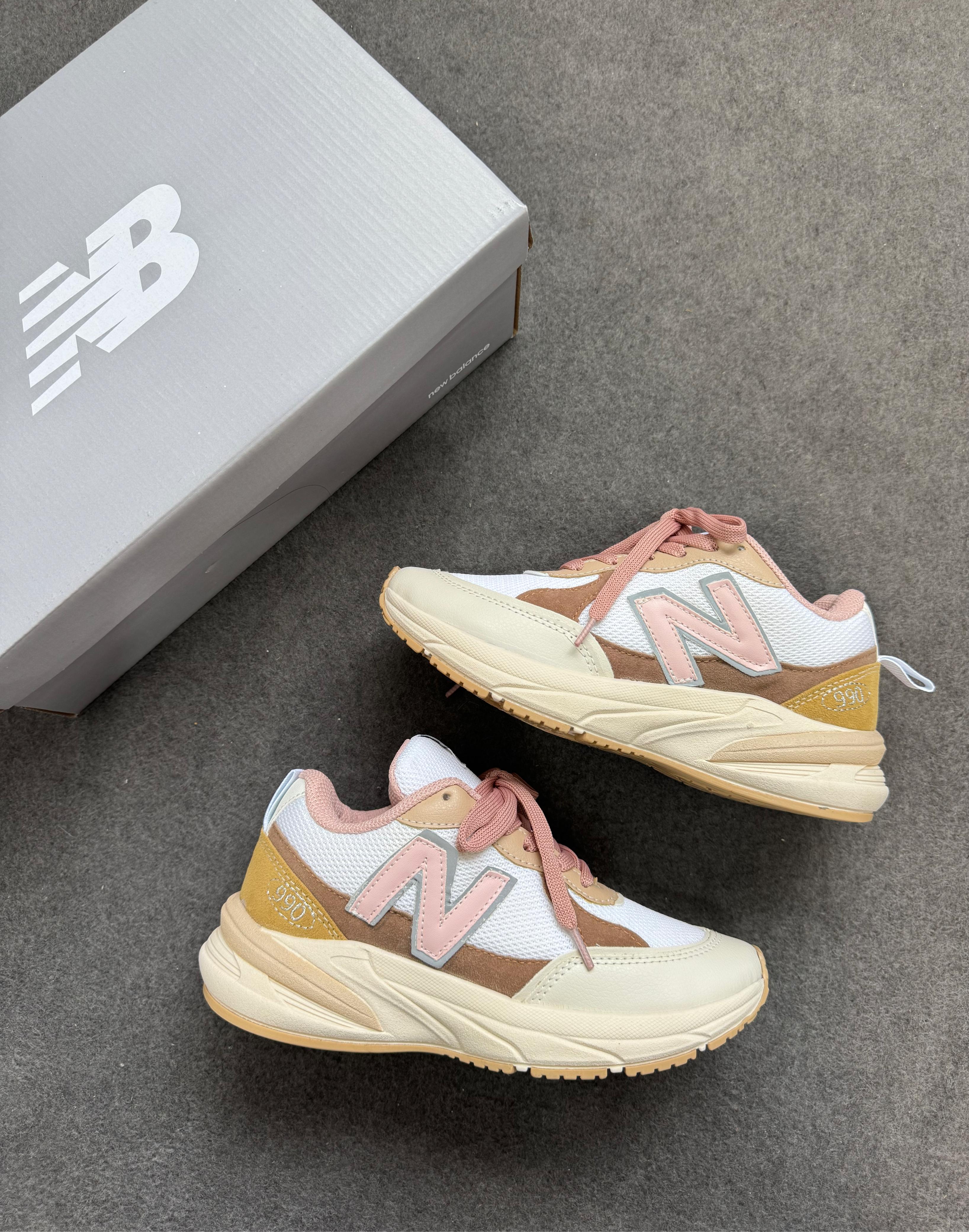 New Balance 990 - Branco/Rosê