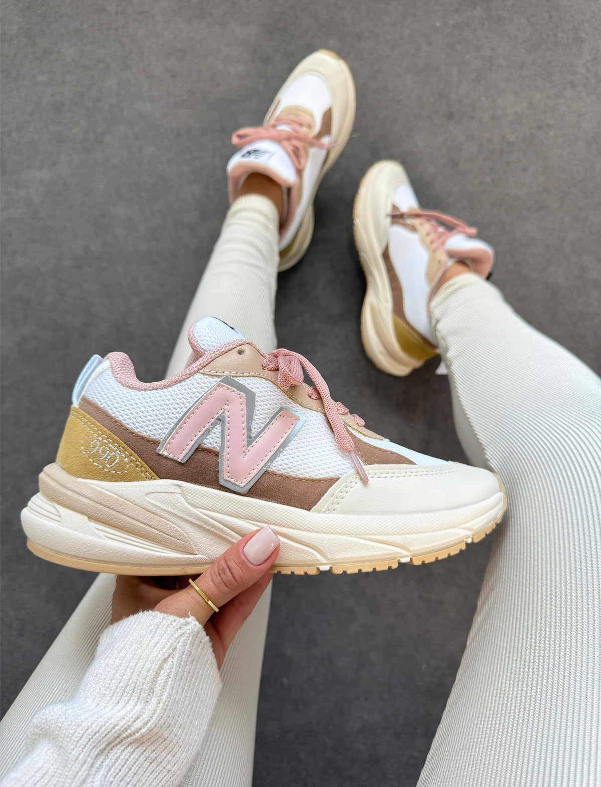 New Balance 990 - Branco/Rosê