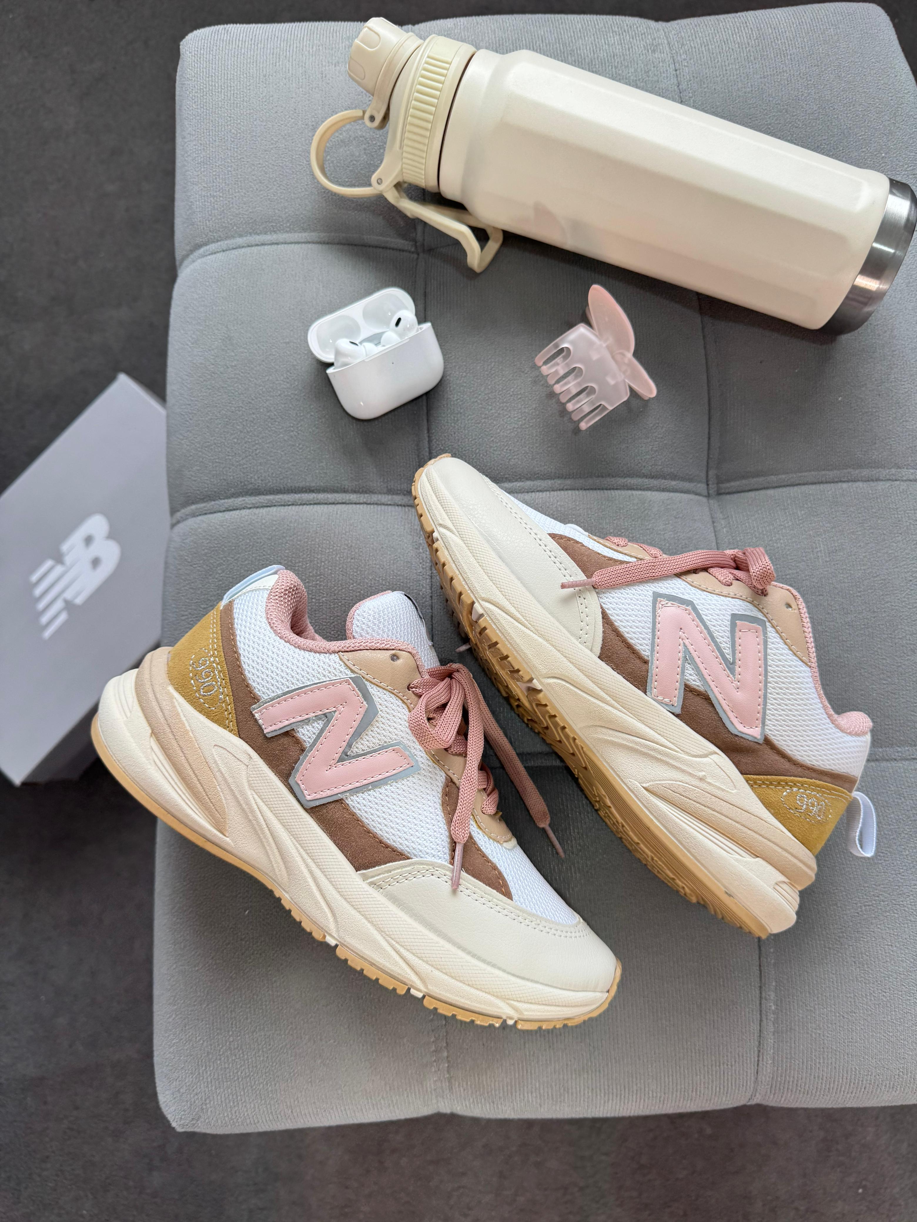 New Balance 990 - Branco/Rosê