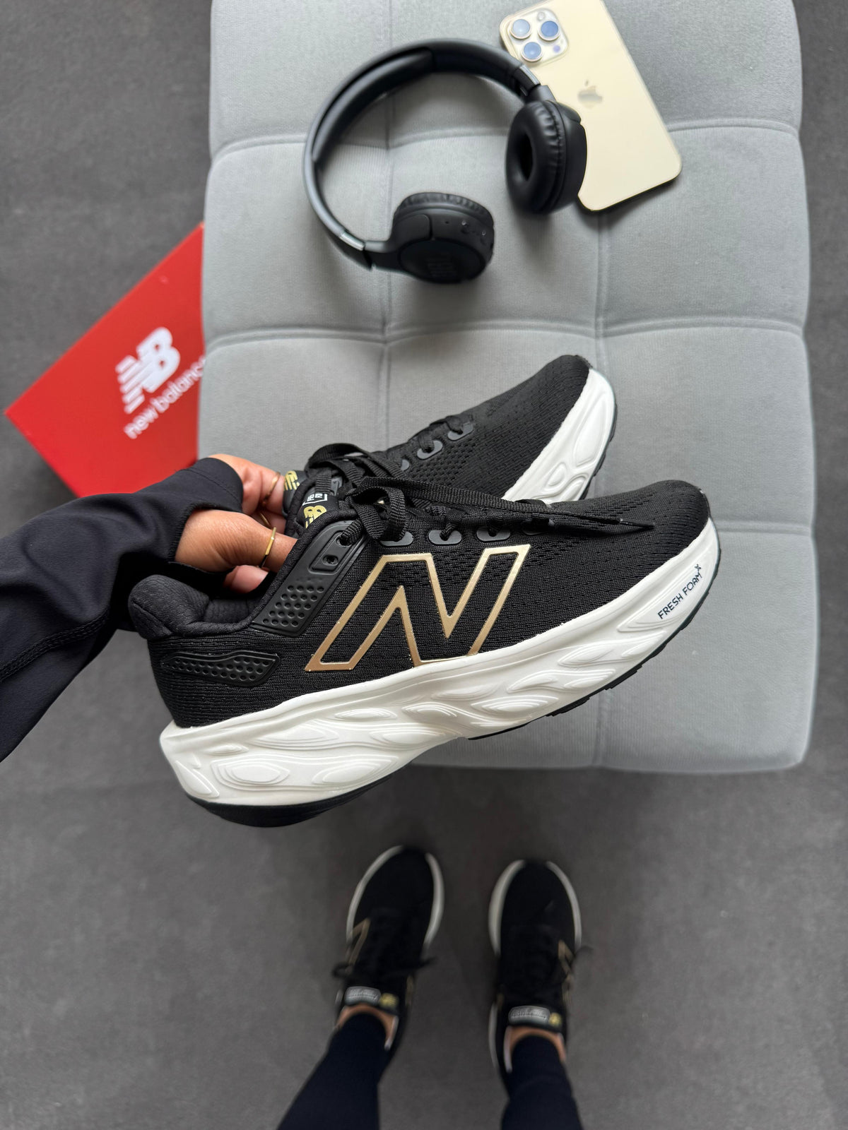 New Balance 1080 - Preto/Dourado