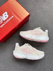 New Balance 1080 - Off White/Rosa Bebê