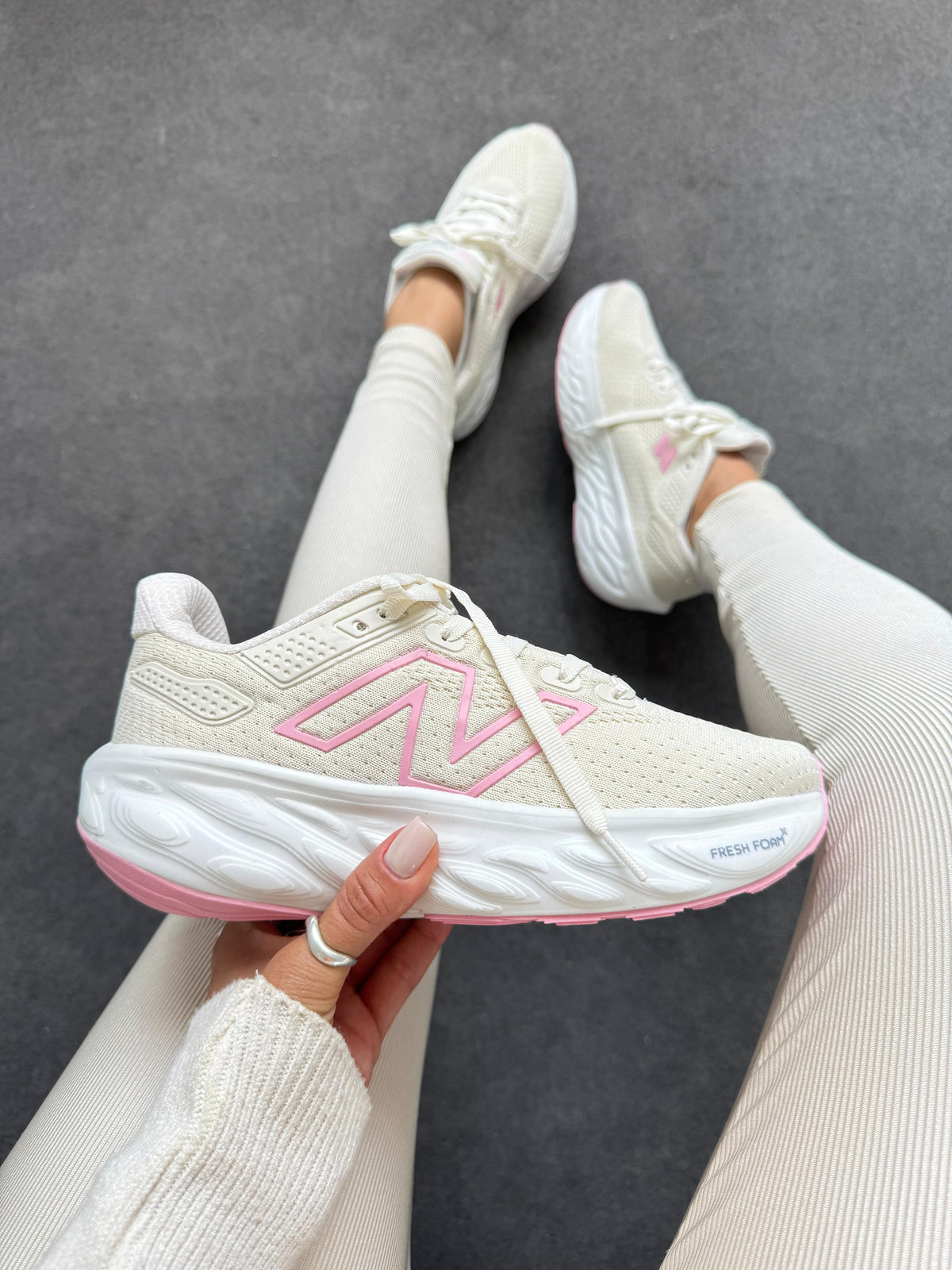 New Balance 1080 - Off White/Rosa Bebê
