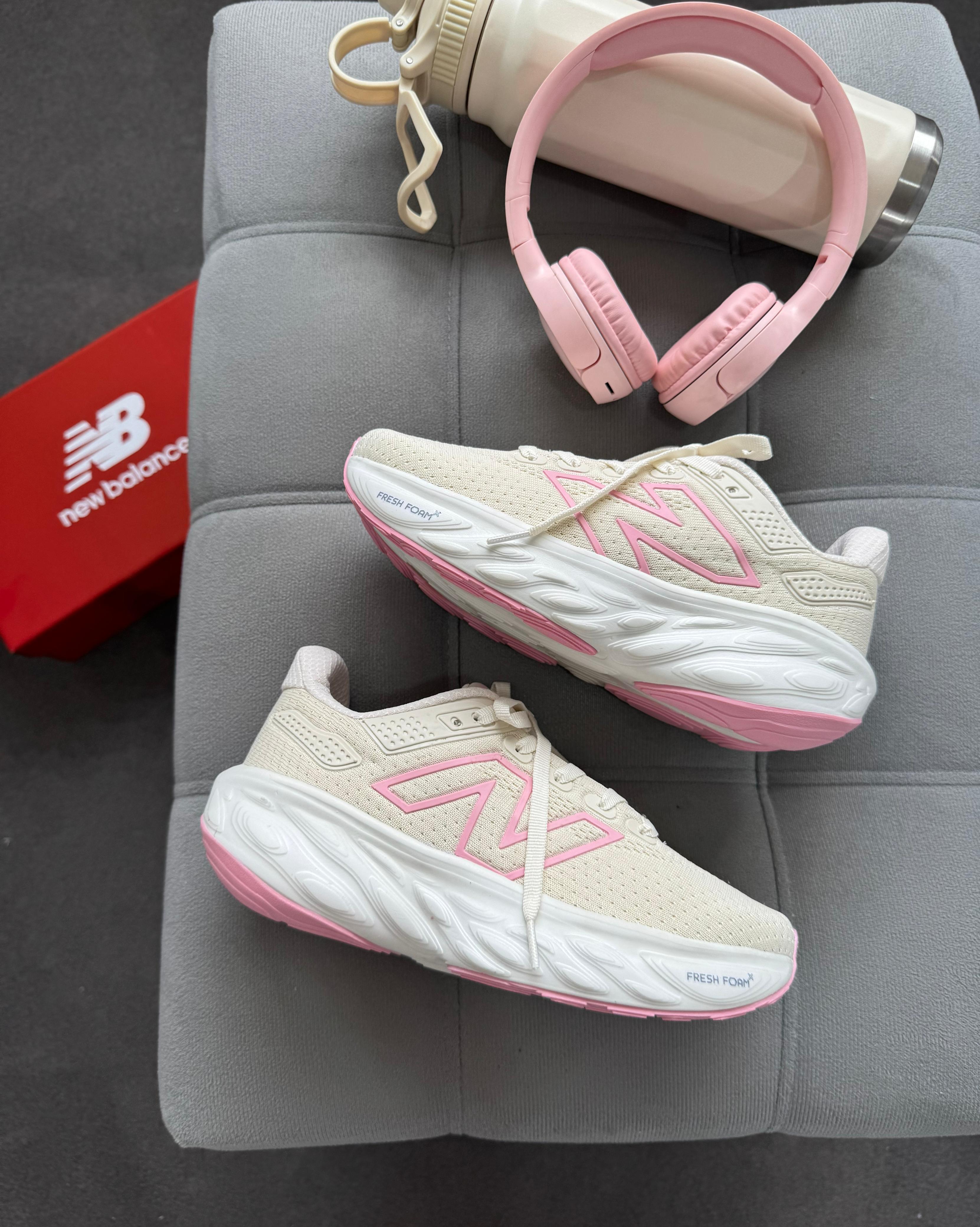New Balance 1080 - Off White/Rosa Bebê