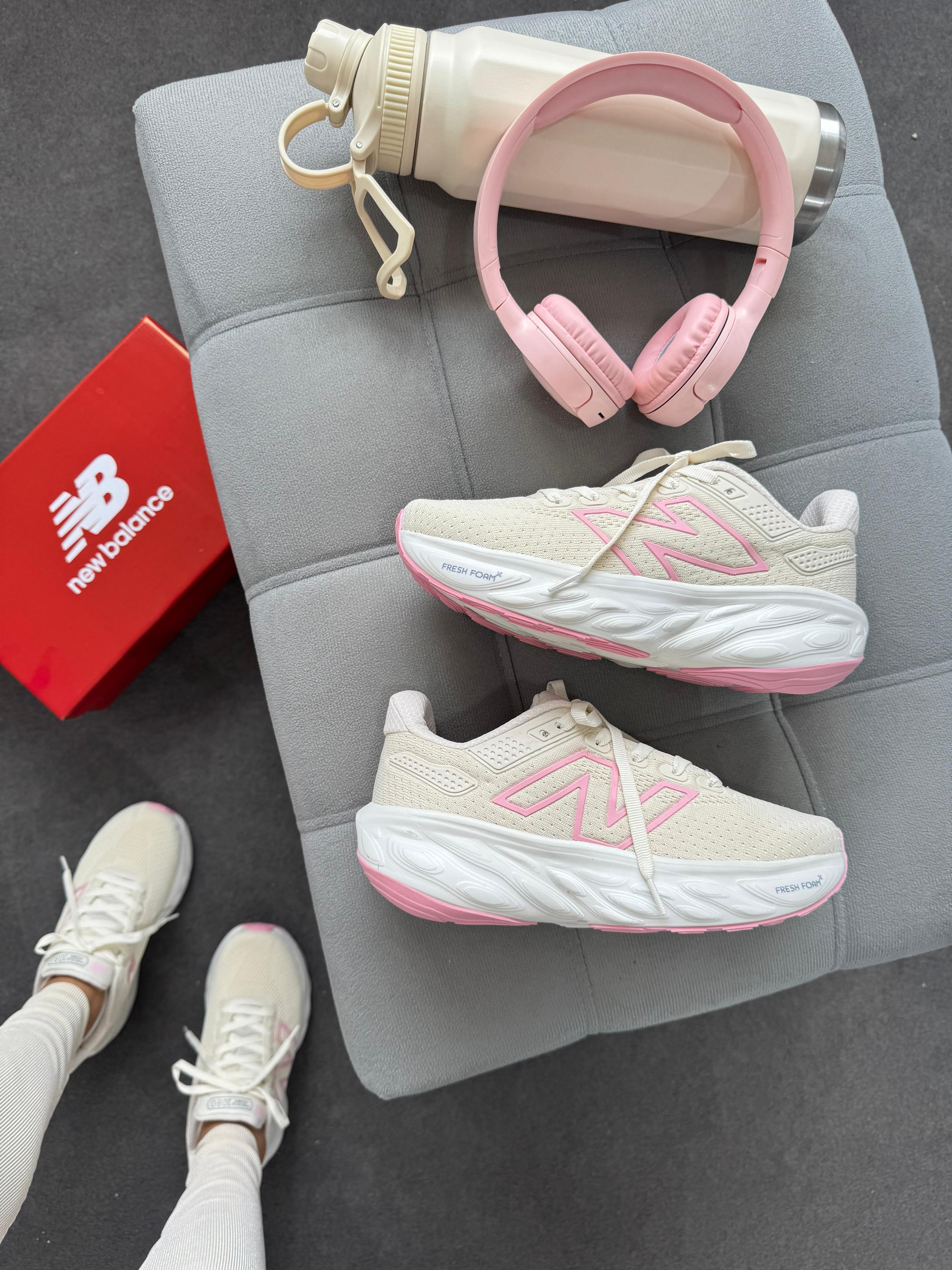 New Balance 1080 - Off White/Rosa Bebê