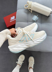 New Balance 1080 - Off White/Azul Bebê