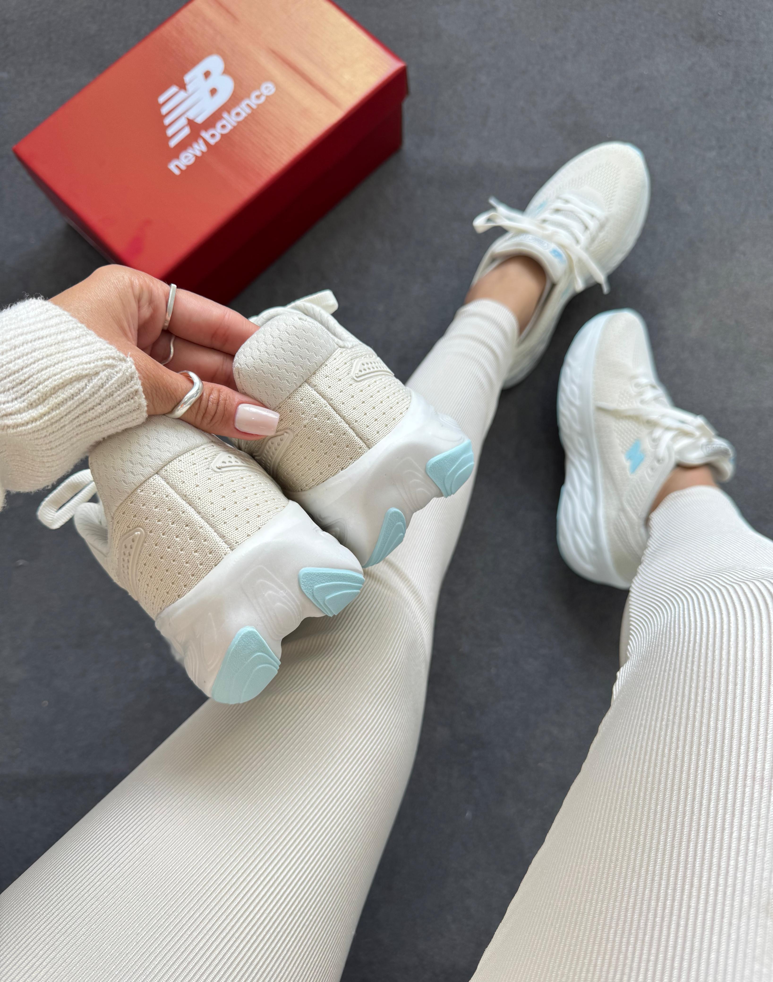 New Balance 1080 - Off White/Azul Bebê