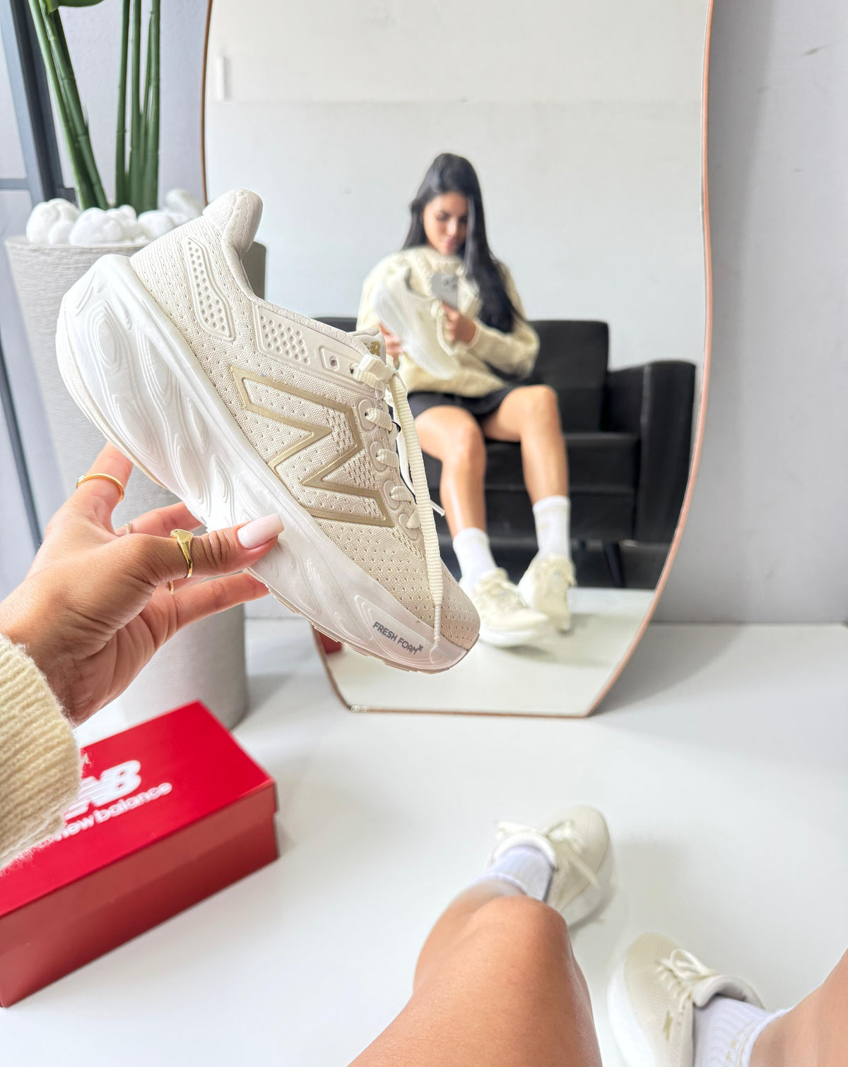 New Balance 1080 - Off White/Dourado