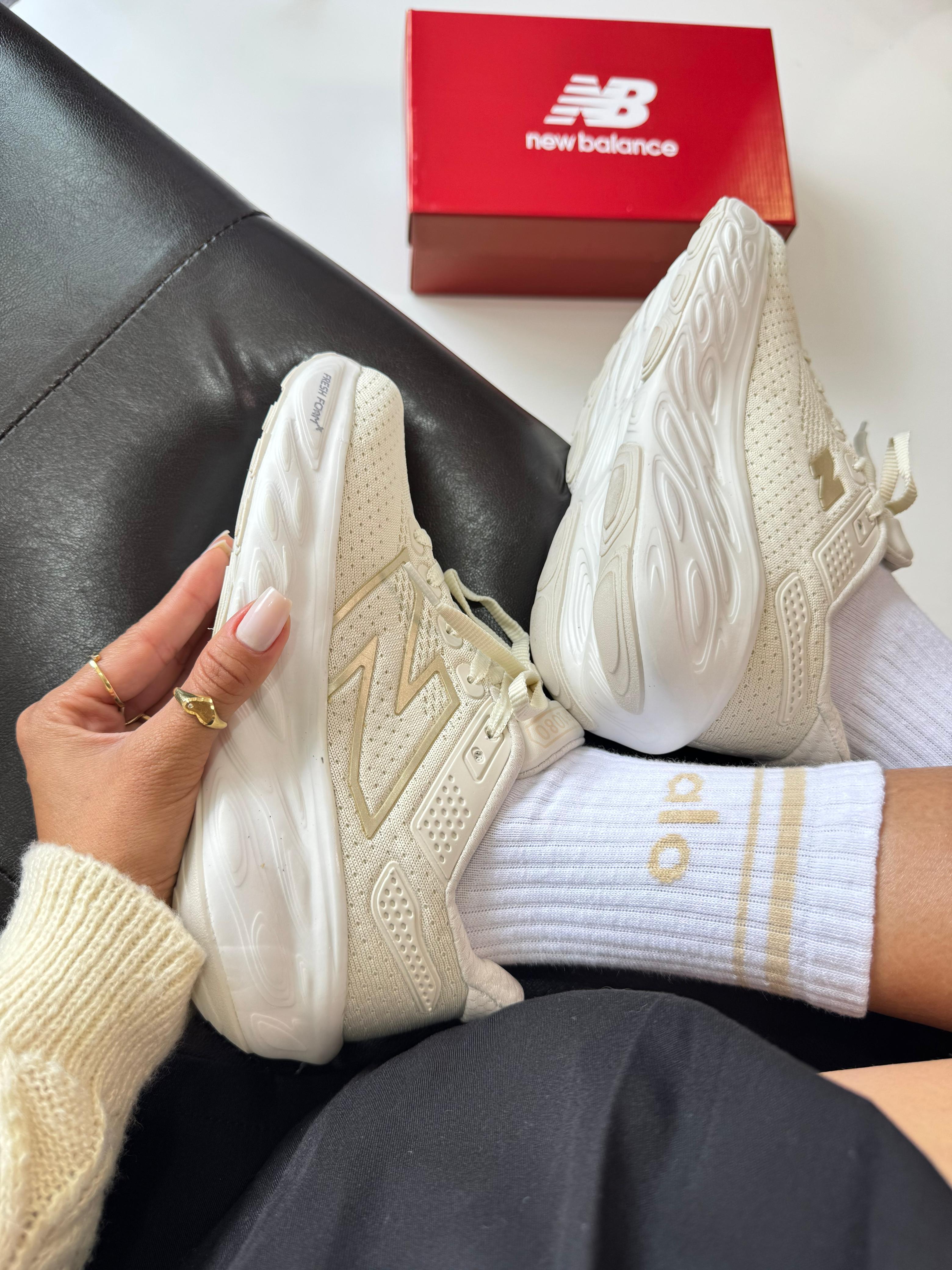 New Balance 1080 - Off White/Dourado