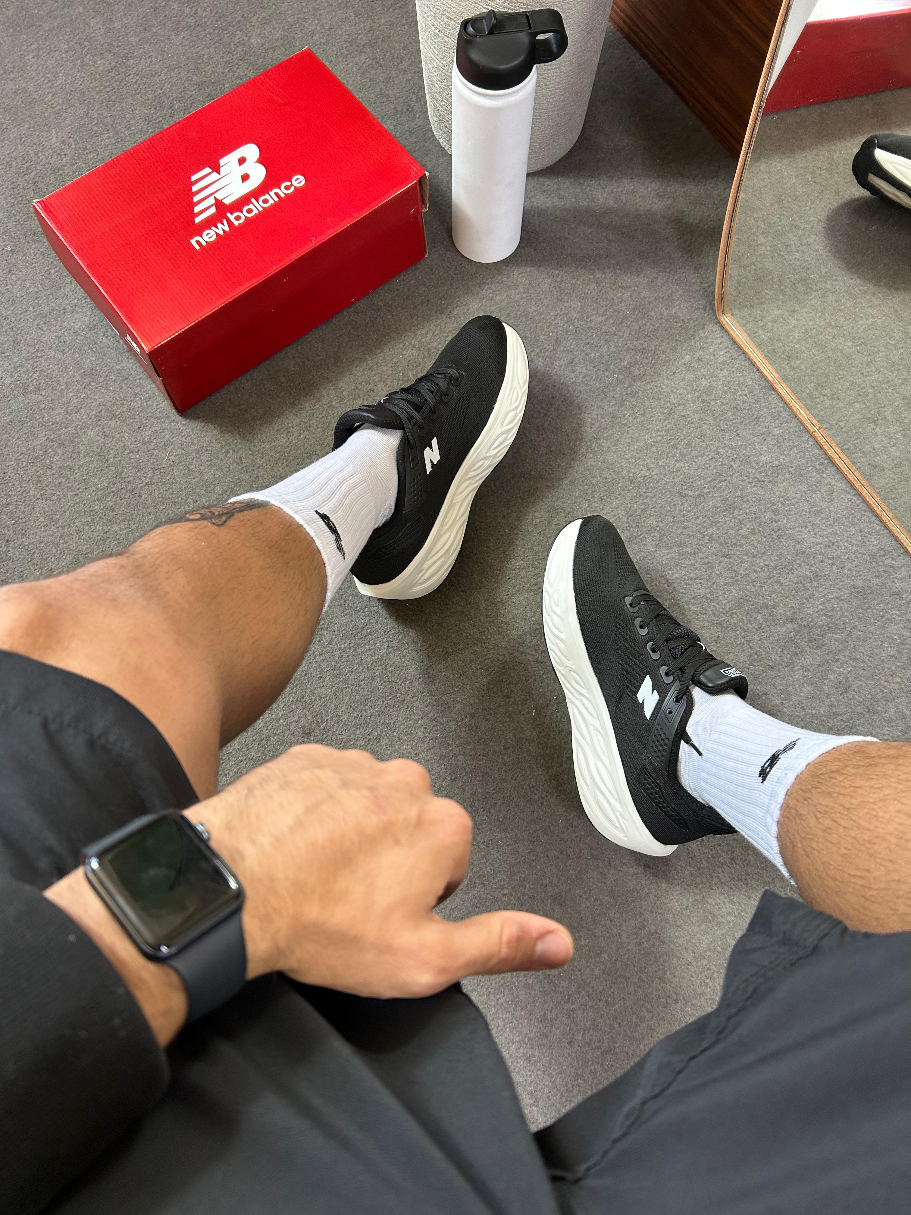 New Balance 1080 - Preto/Branco