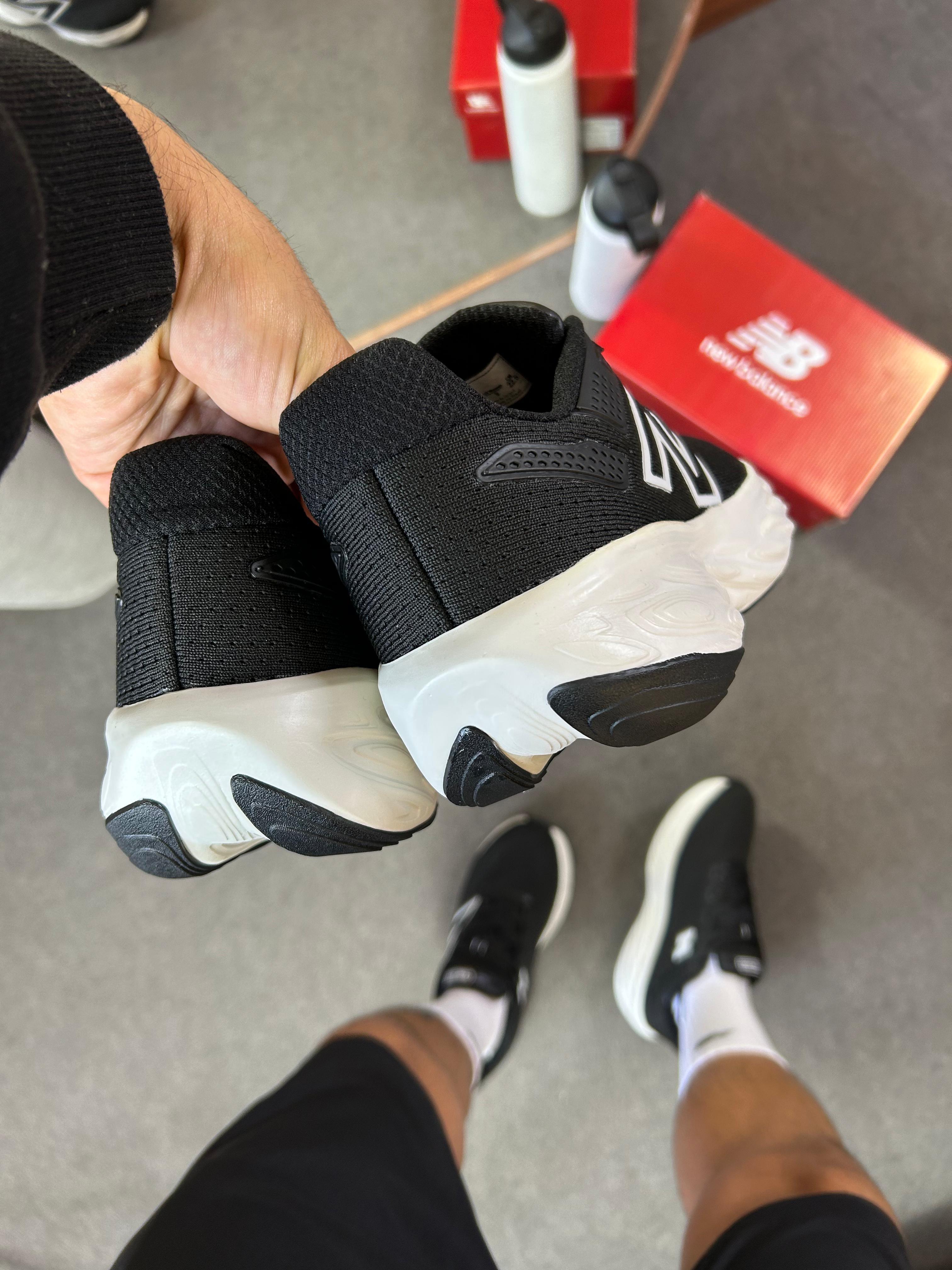 New Balance 1080 - Preto/Branco