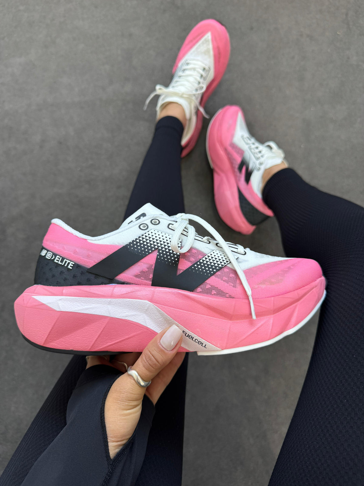 New Balance FuelCell C4 Elite - Branco/Preto/Pink