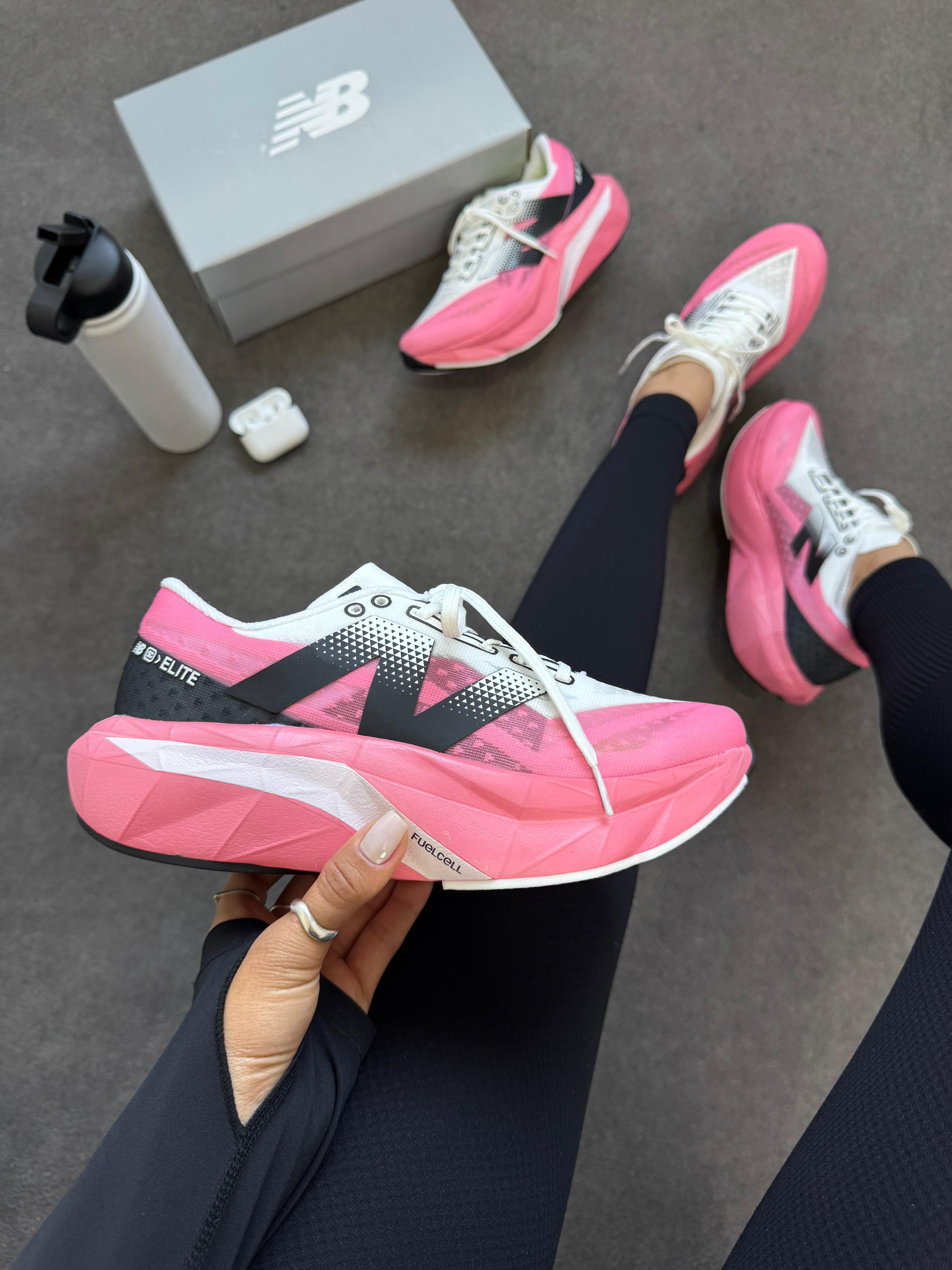 New Balance FuelCell C4 Elite - Branco/Preto/Pink
