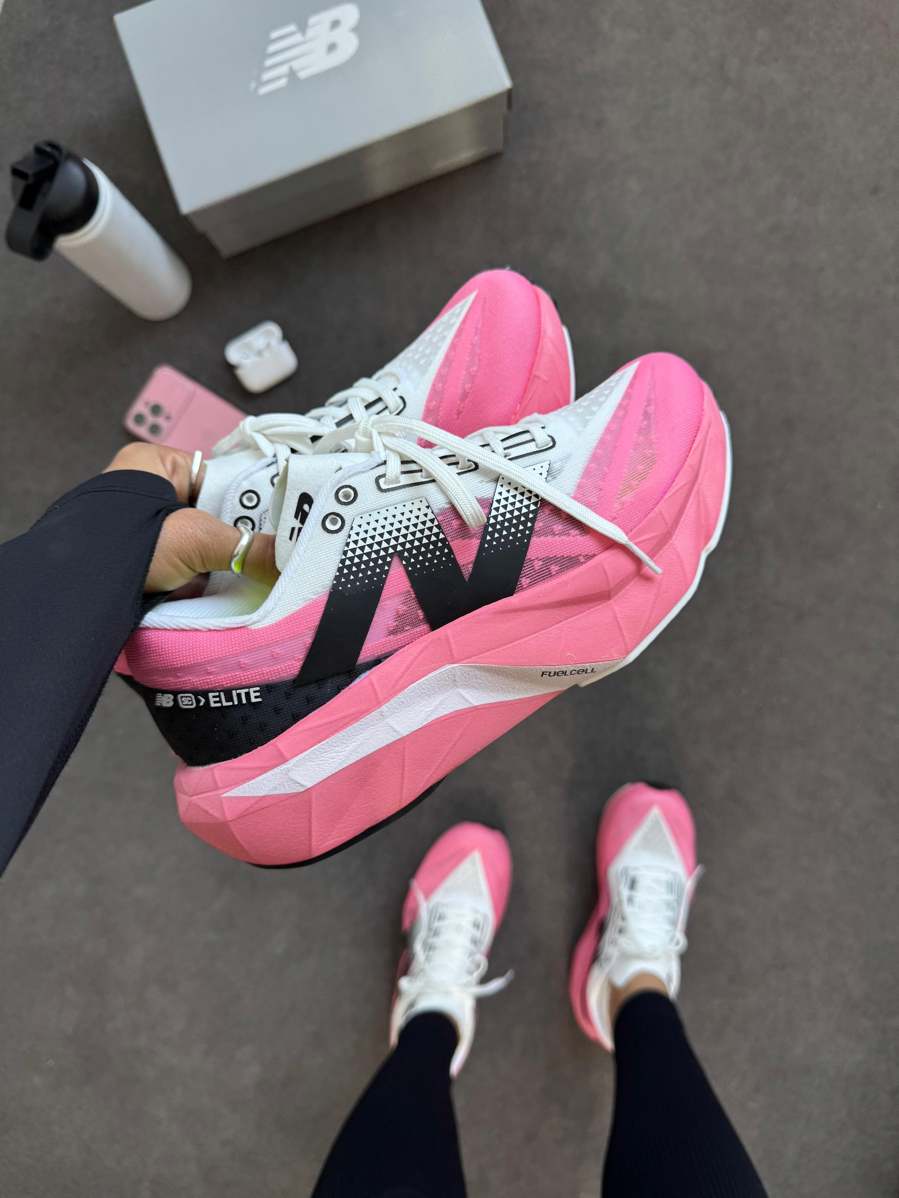 New Balance FuelCell C4 Elite - Branco/Preto/Pink