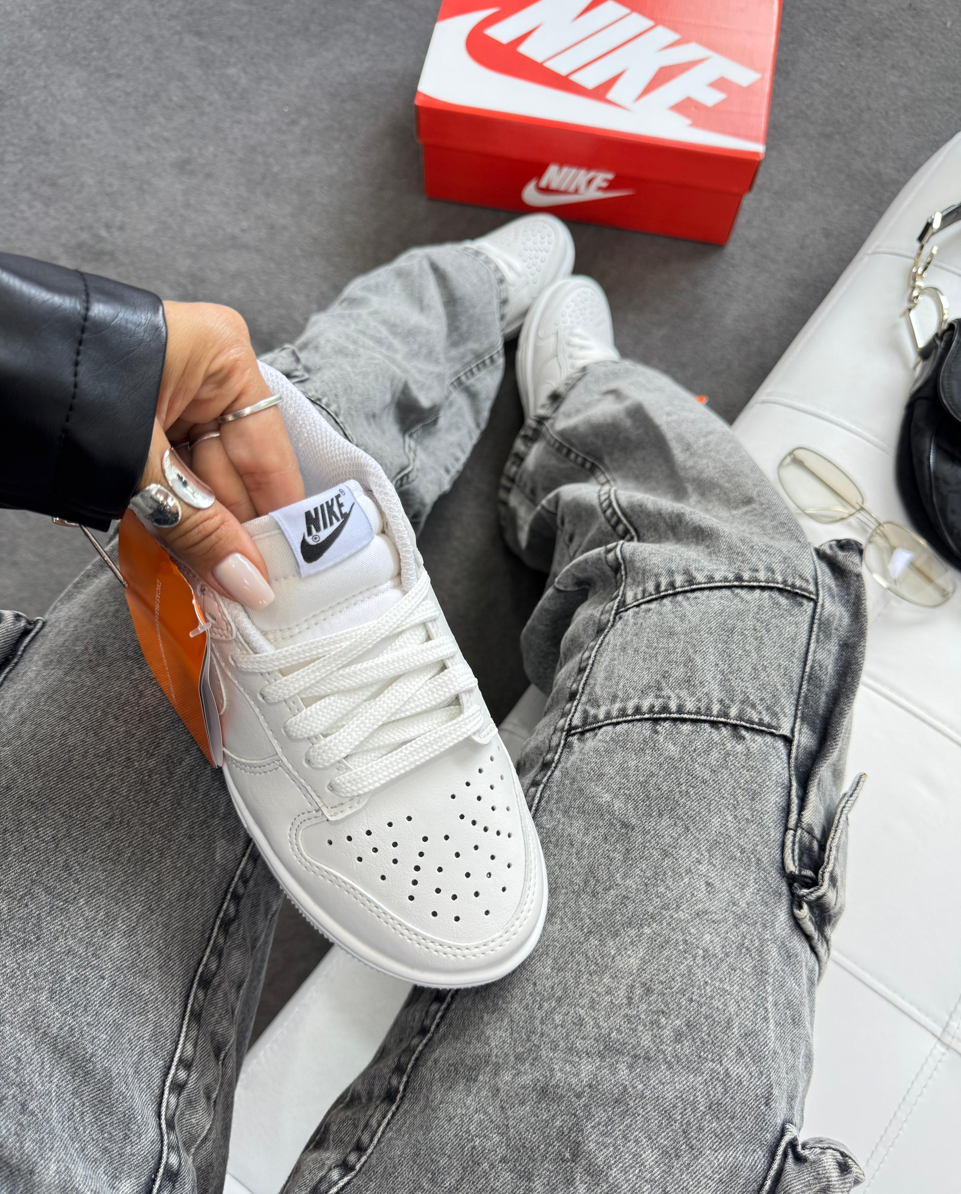 Nike SB Dunk Low Pro - Branco