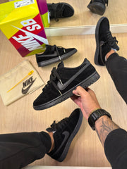 Nike SB Dunk Low - Preto