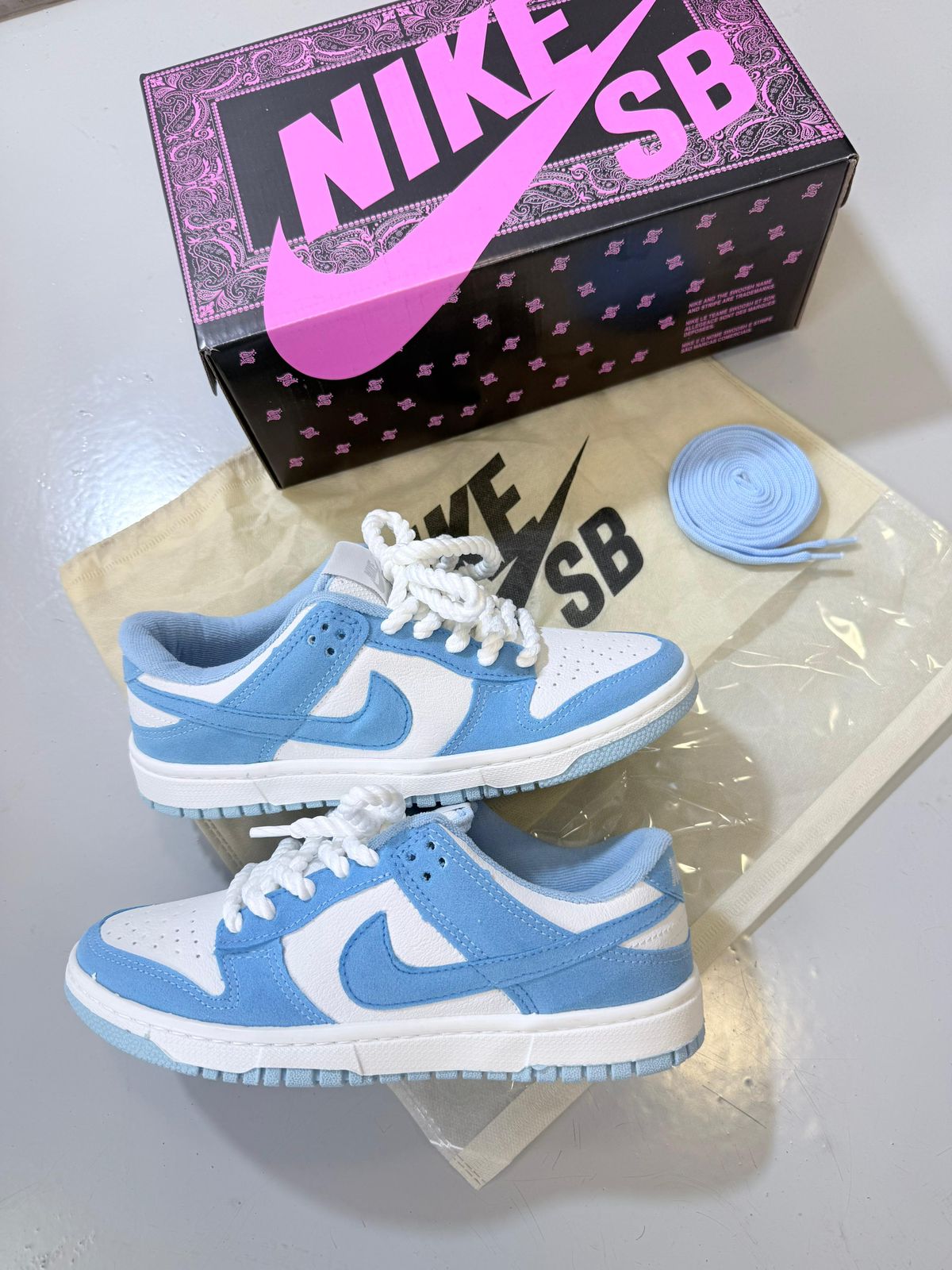 Nike SB Dunk Low - Branco/Celeste
