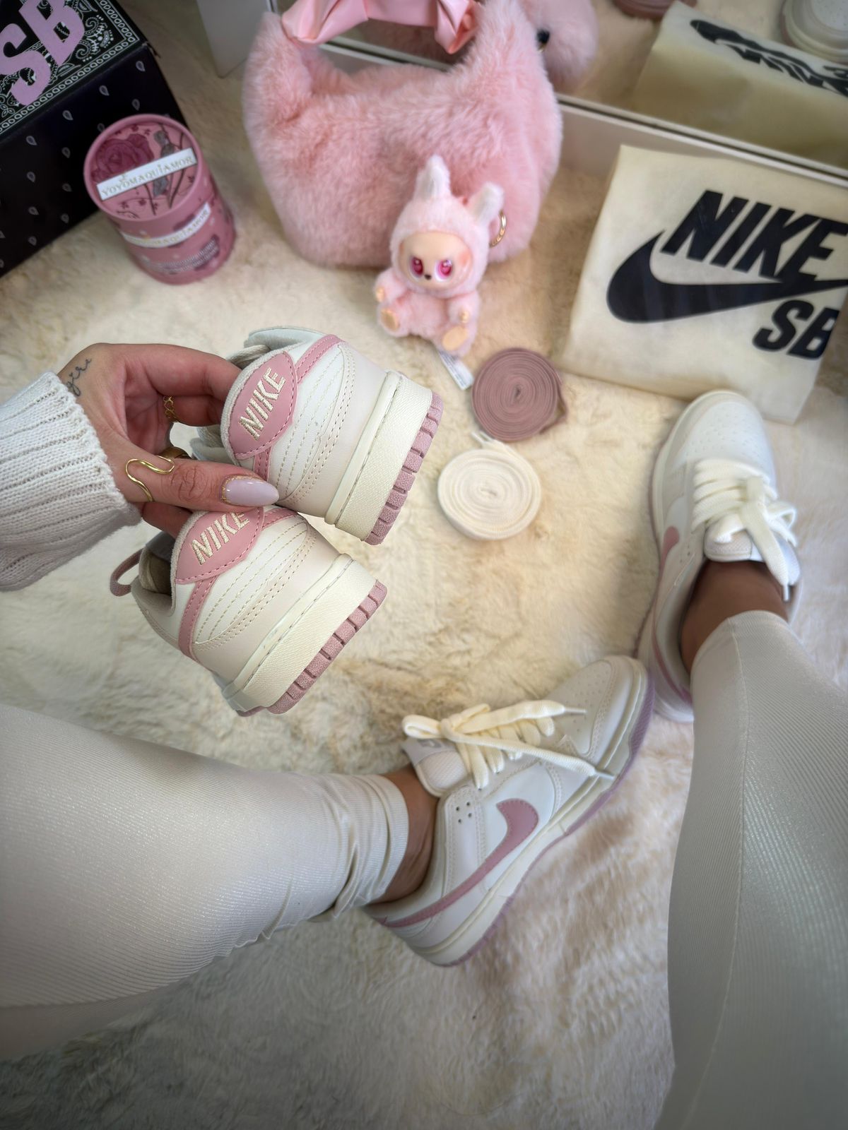 Nike SB Dunk Low - Manteiga/Flamingo