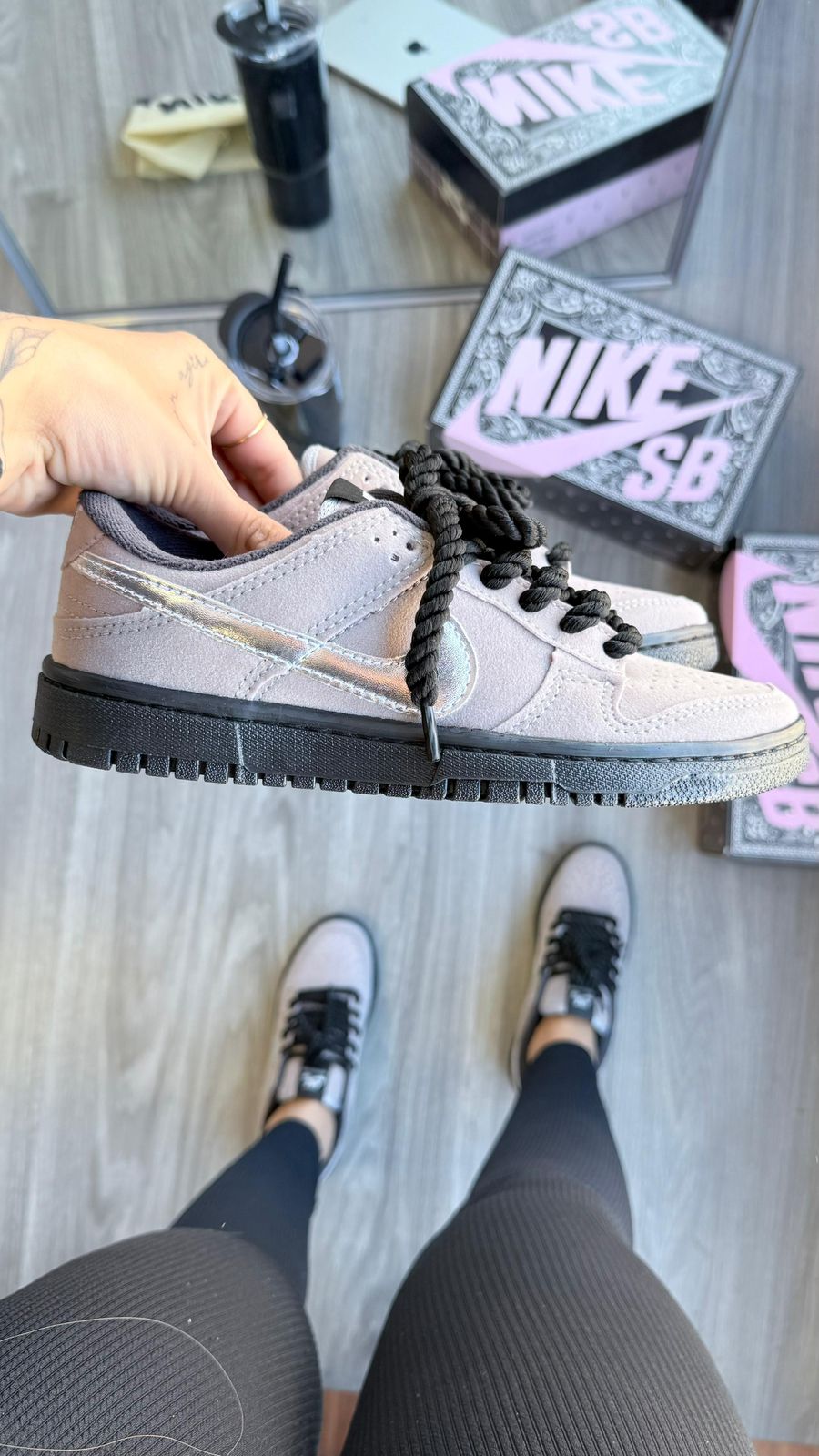 Nike SB Dunk Low - Cinza/Prata