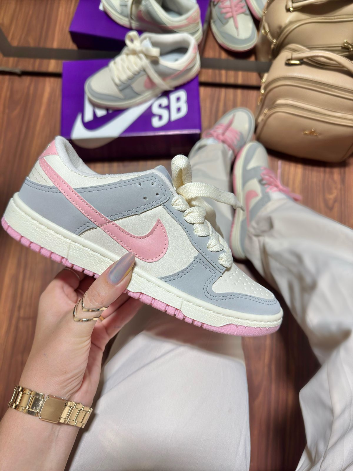 Nike SB Dunk Low - Off White/Cinza/Rosa
