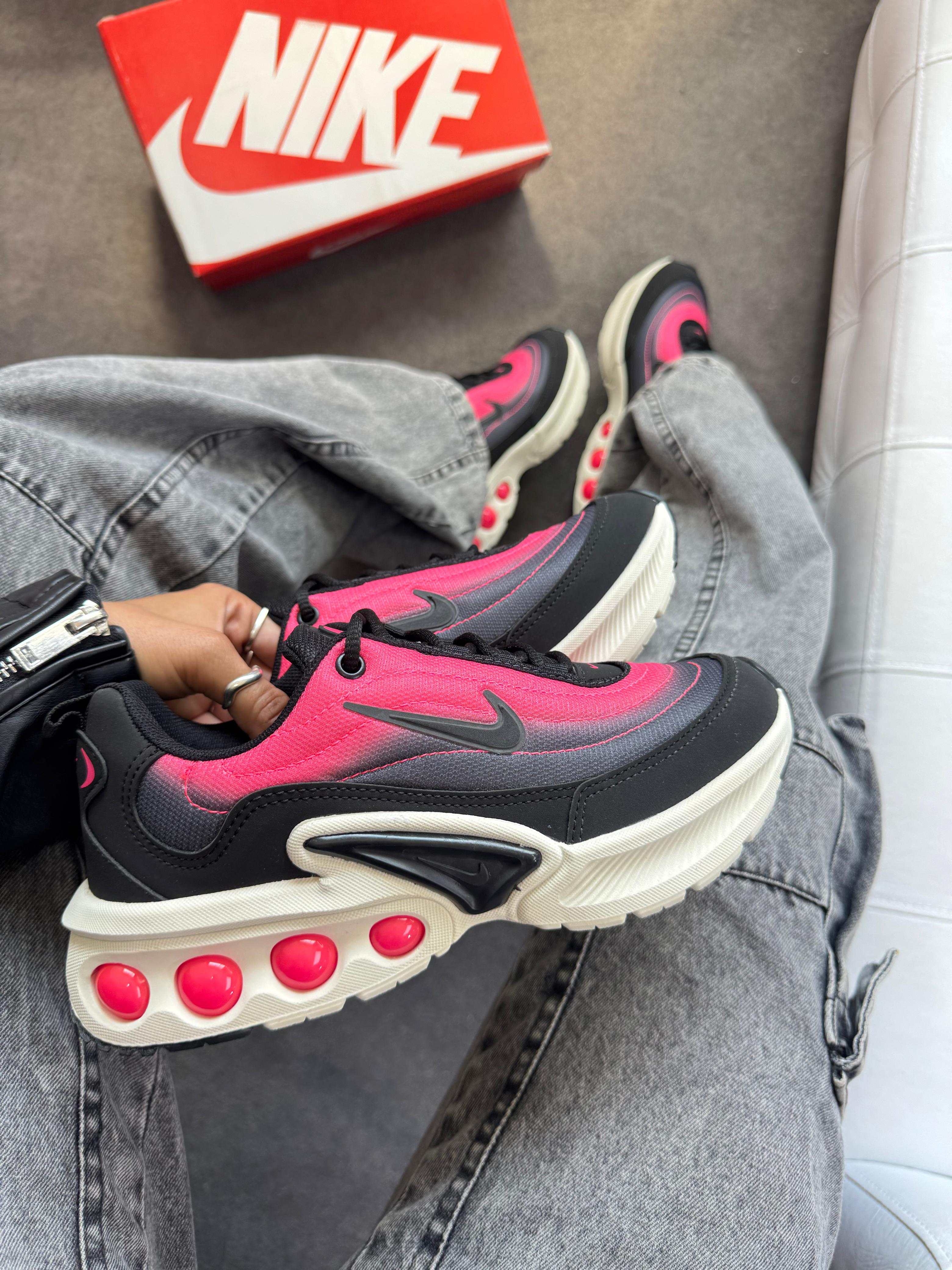 Nike Air Max DN - Preto/Pink