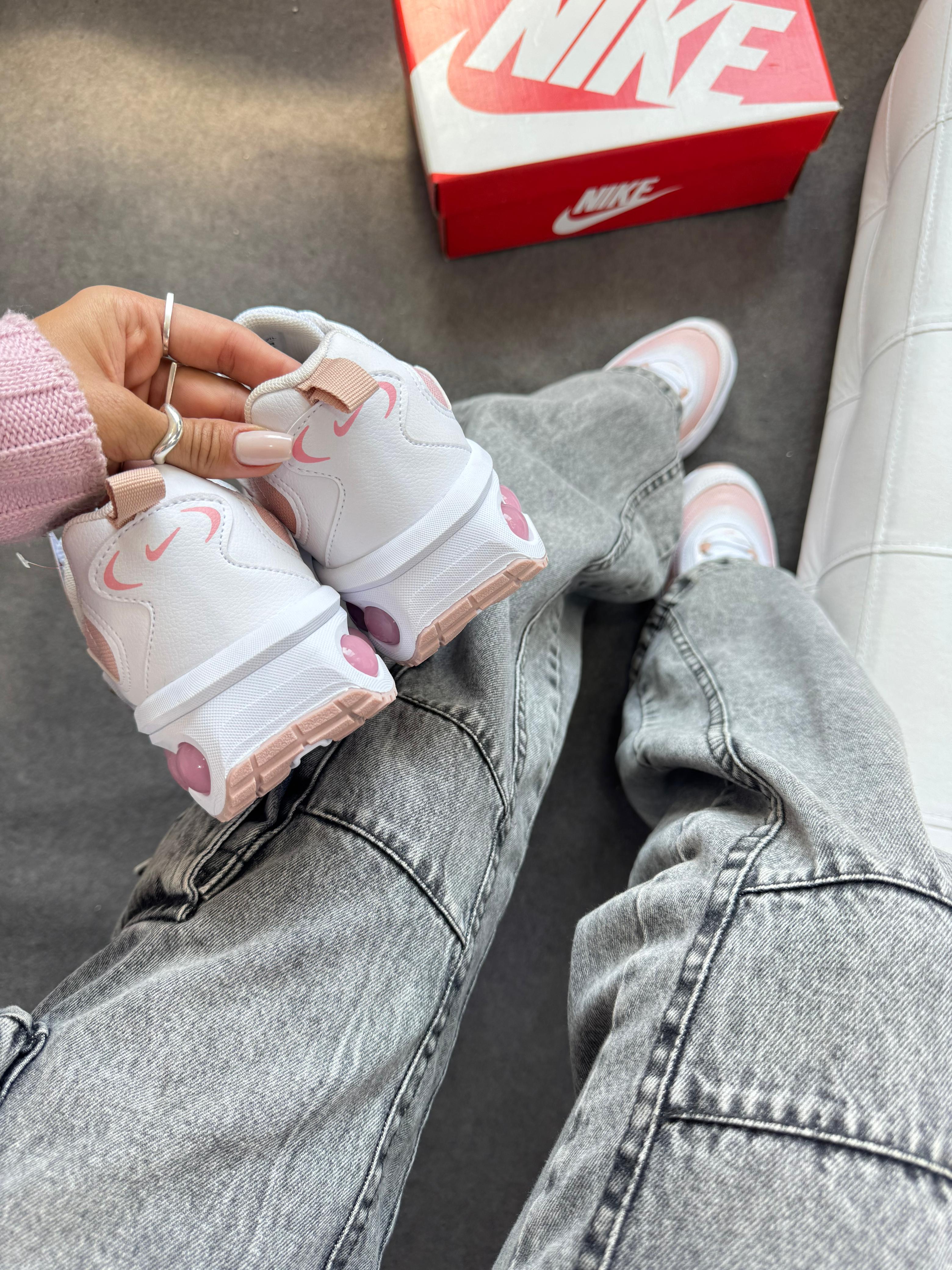 Nike Air Max DN - Branco/Rosa