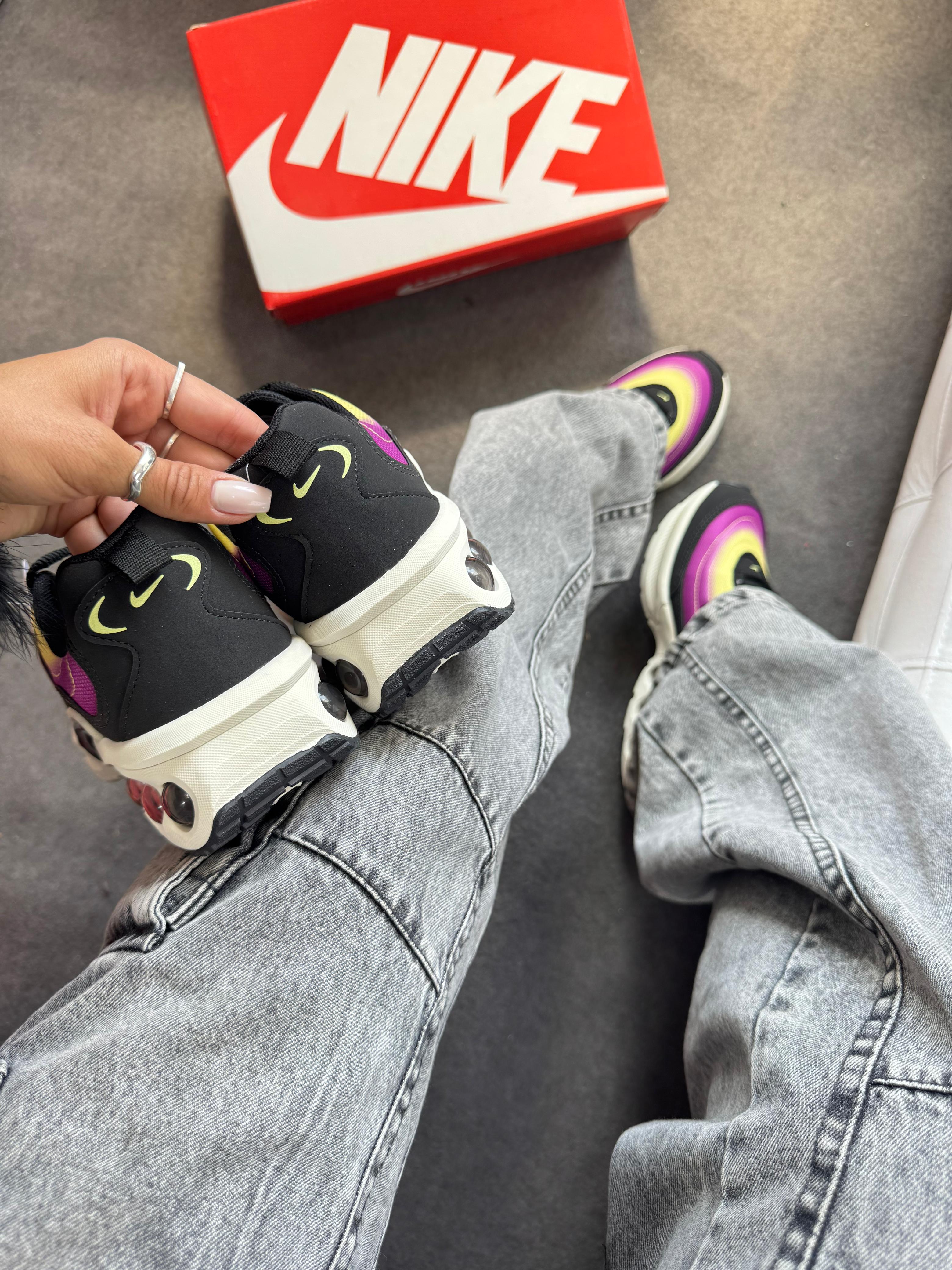 Nike Air Max DN - Preto/Uva/Limão