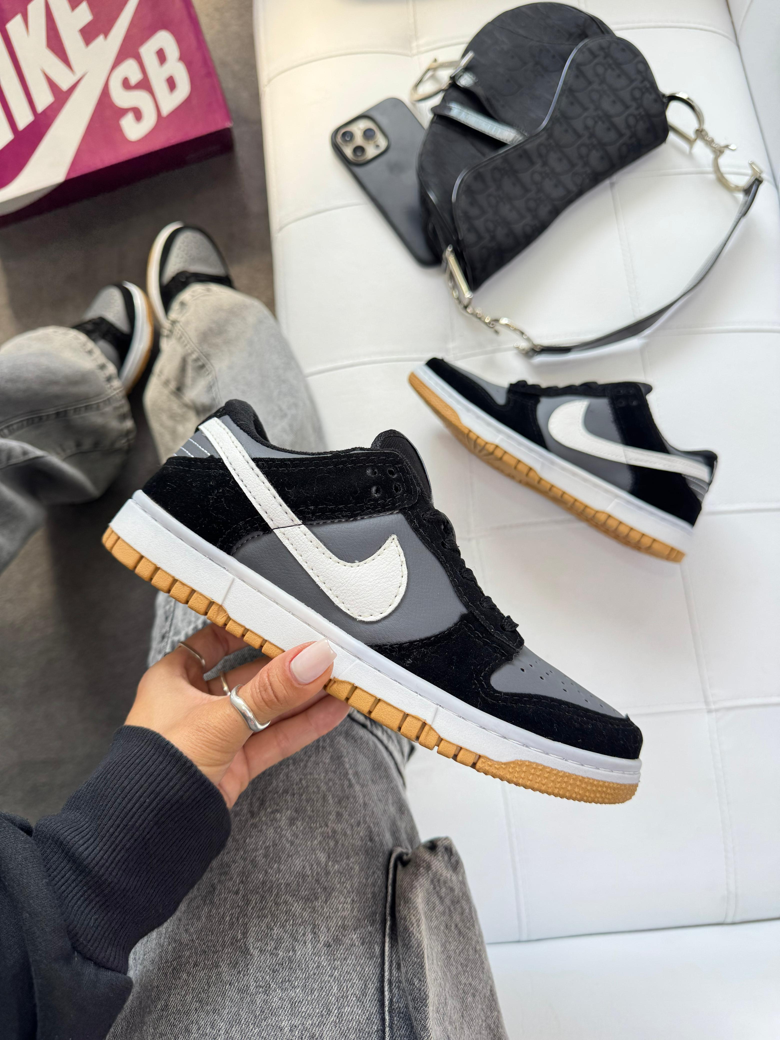 Nike SB Dunk Low - Preto/Grafite