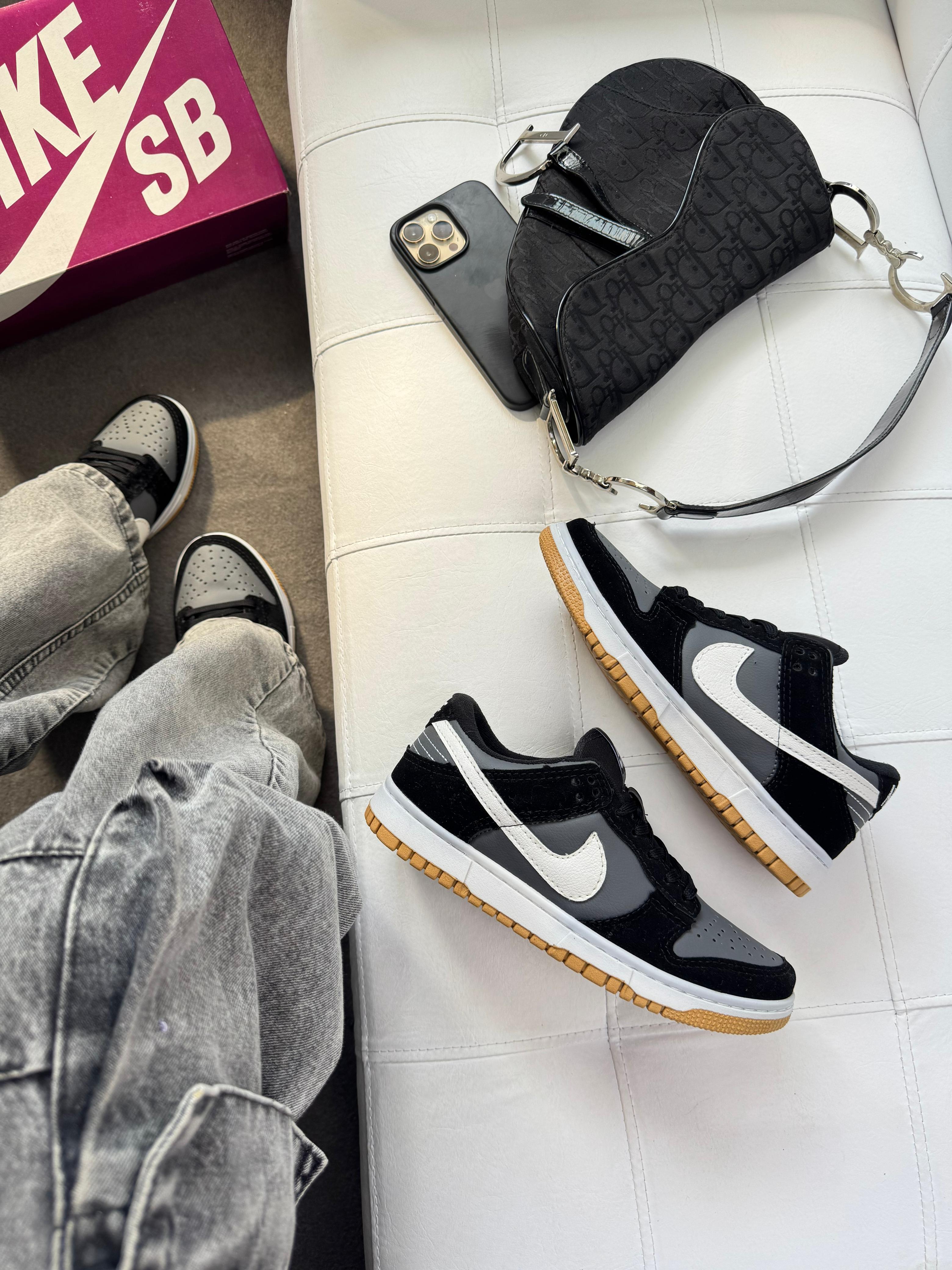 Nike SB Dunk Low - Preto/Grafite