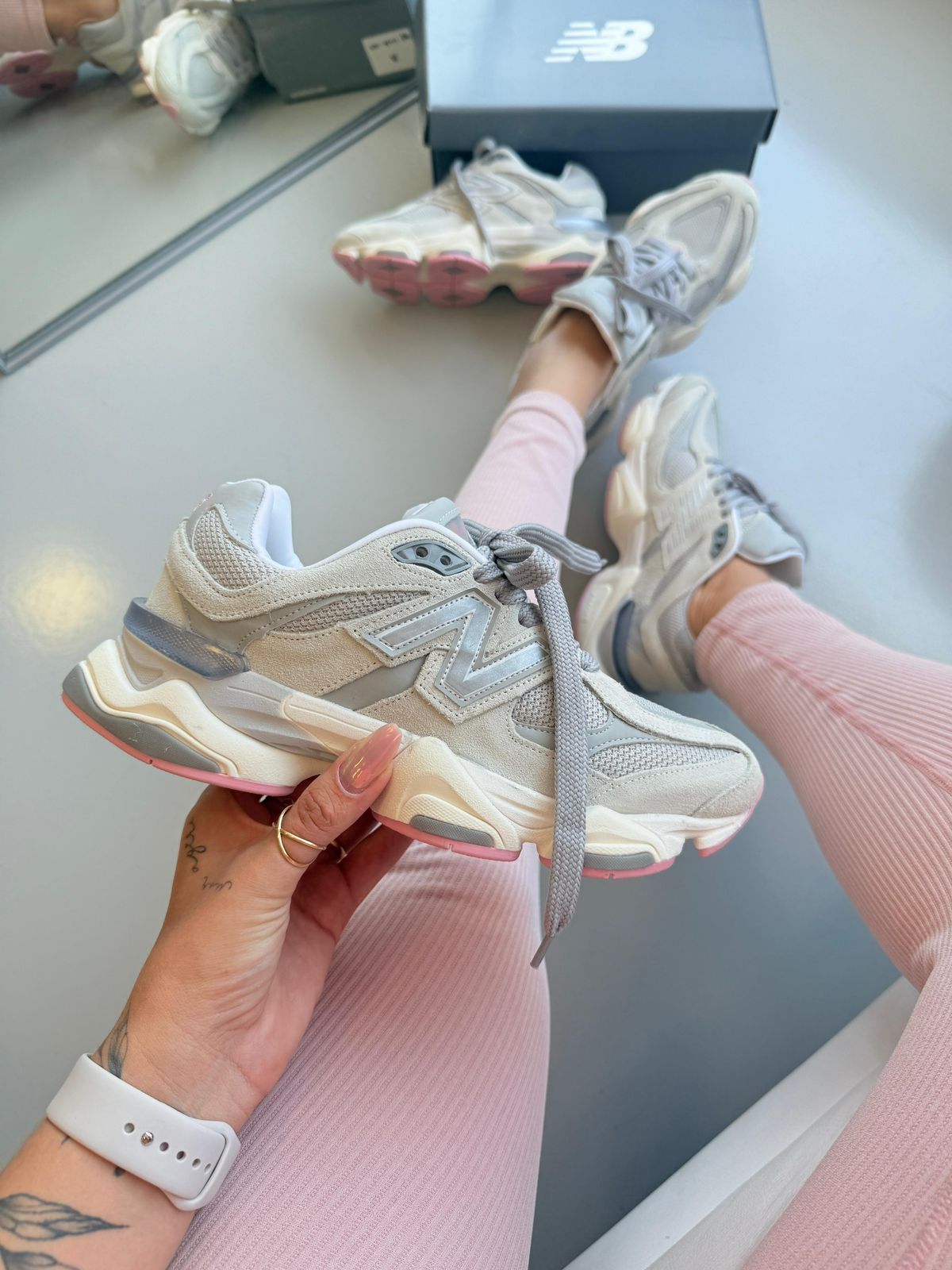 New Balance 9060 - Cinza/Rosa